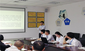 宜昌店开展“居然之家企业(yè)文化解读暨《居然故事集》读书分享会”
